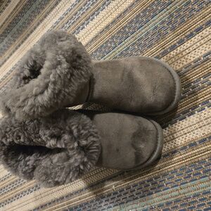 Flawed up boots size 5